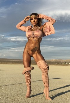 Aubrey Black的图像